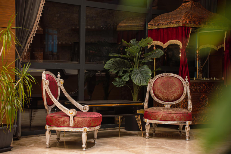 Others 5, Grand Vaves Otel, Merkez