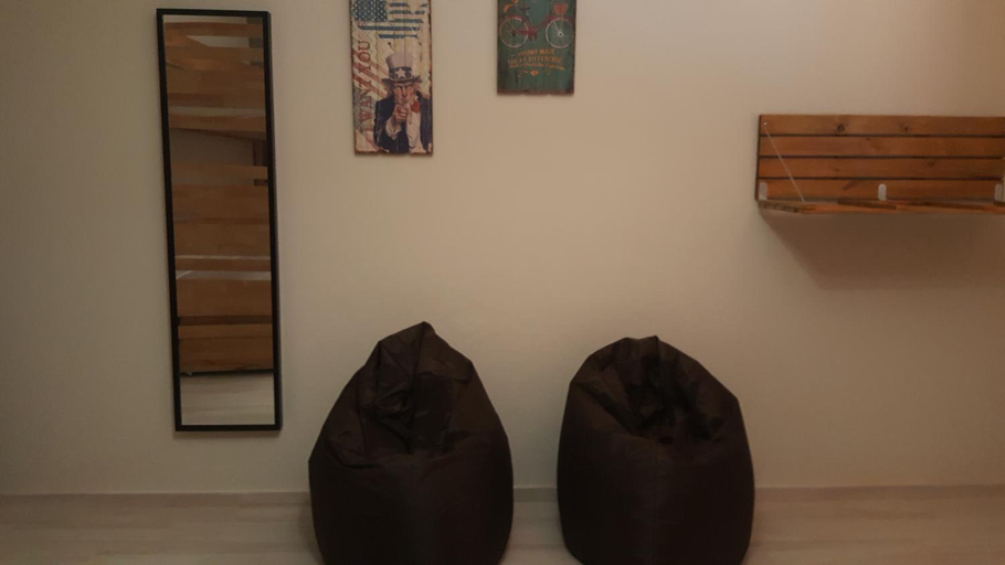 Others 3, Almancil Hostel, Loulé