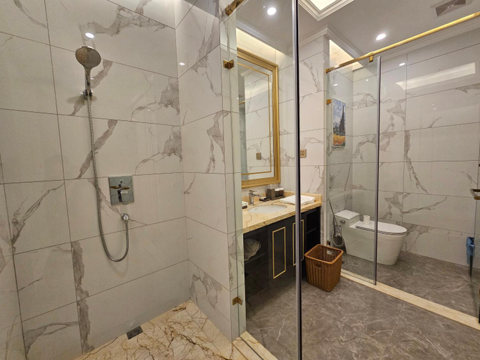 Bathroom 3, Swan Lake Hotel, Thoulakhom