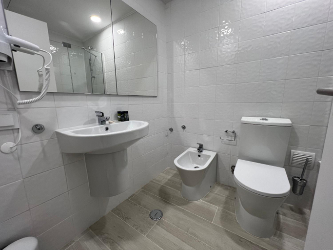 Bathroom 3, Hotel Buzio, Sines
