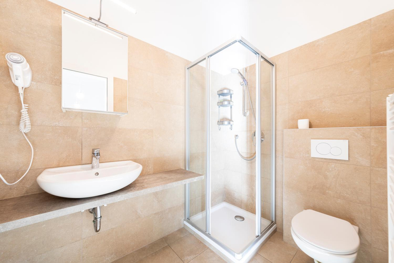 Bathroom 3, Capitol Rooms, Bolzano
