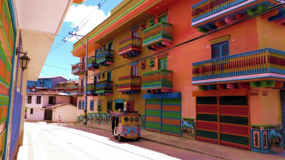 Exterior & Views