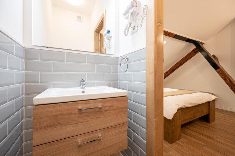 Bathroom 3, Central Park Rooms, Oradea