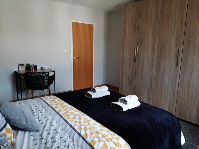 Others 2, Chambre double dans maison chaleureuse et familiale, Aude
