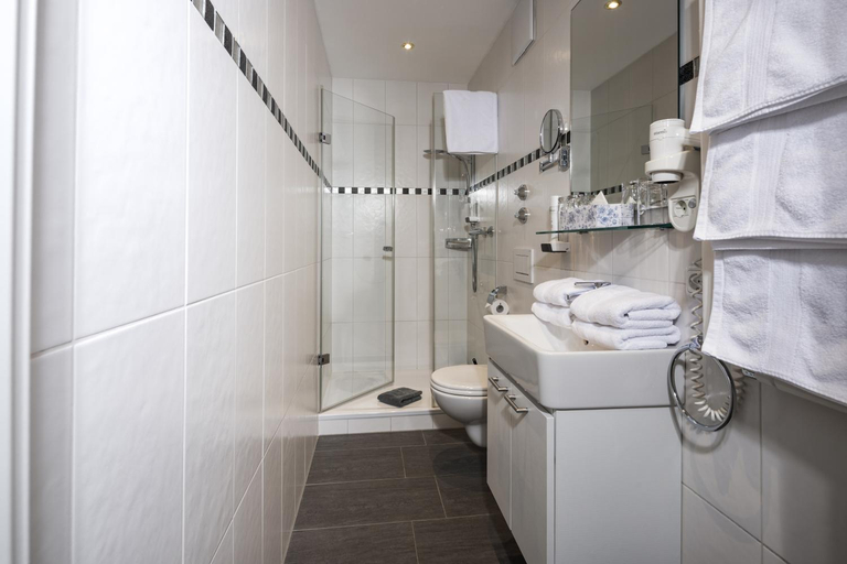 Bathroom 2, Hotel Grunberger, Berchtesgadener Land
