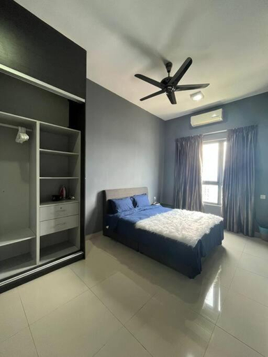 Others 4, Modern Soho in Dpulze , fit 4pax, Netflix provided, Sepang