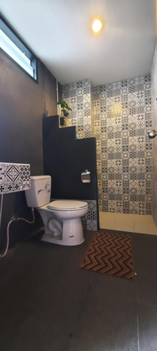 Bathroom 1, Baan Bida, Mueang Krabi