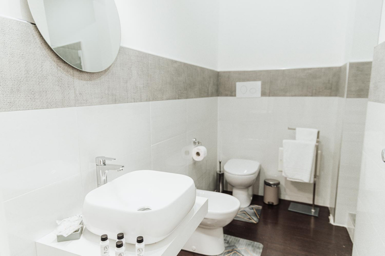 Bathroom 7