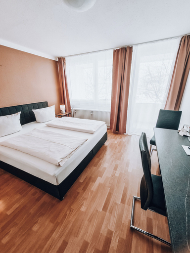 Bedroom 3, Zentral Hotel, Passau