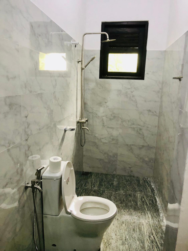 Bathroom 3, Aura, Habaraduwa