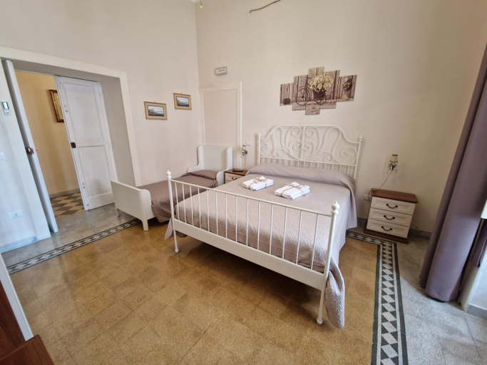 Others 2, B&B IL CEDRO, Salerno