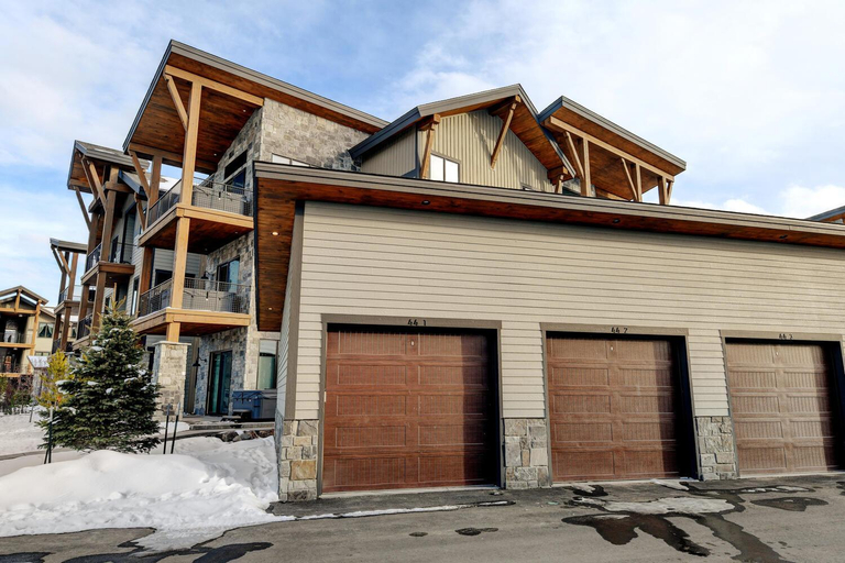 New Luxury Condo E203 I Hot Tub I Great Views I Best Price I FREE Adventures Daily, Grand