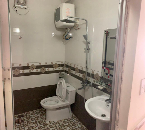 Bathroom 3, Nha nghi Hoang Anh, Ngô Quyền