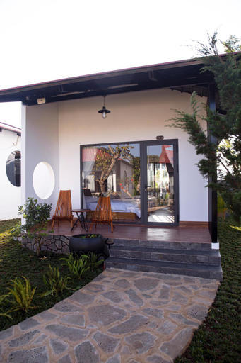 Exterior 6