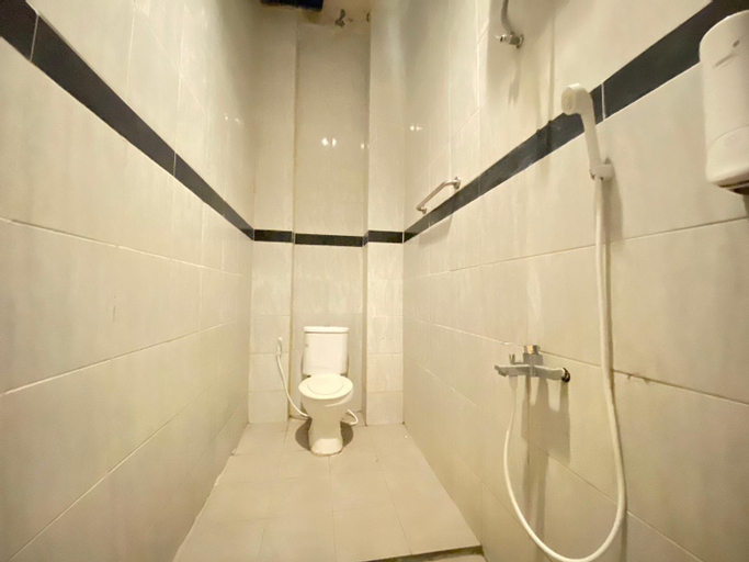 Bathroom 12
