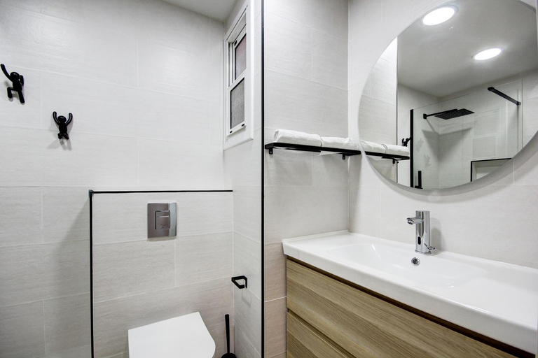 Bathroom 2, Barcelona Beach Vibes, Barcelona