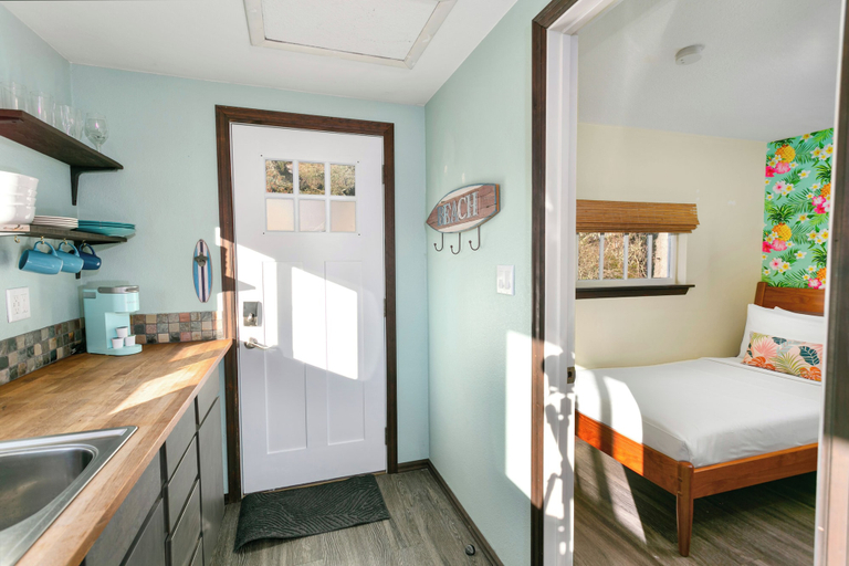 Bedroom 1, Breakwater Resort, Grays Harbor