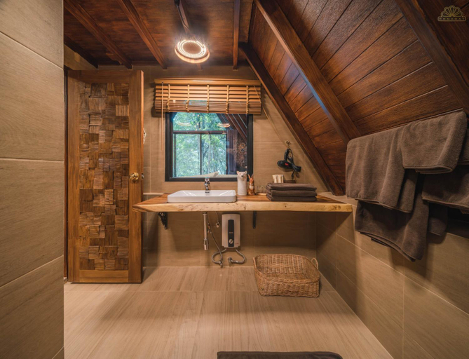 Bathroom 18