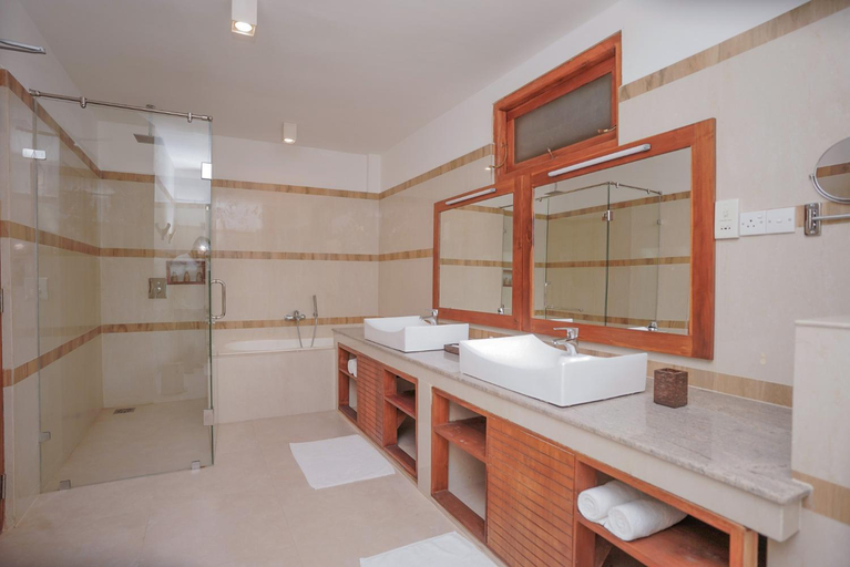Bathroom 2, Breeze Pasikudah, Koralai Pattu (Valachchenai)