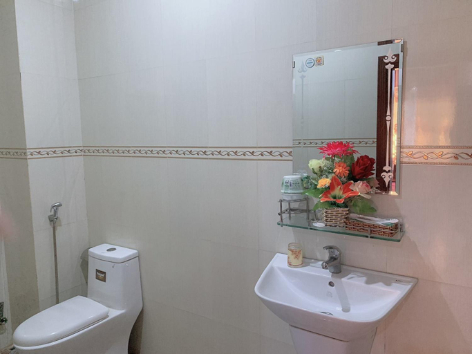 Bathroom, Gia Hoang Hotel, Qui Nhơn