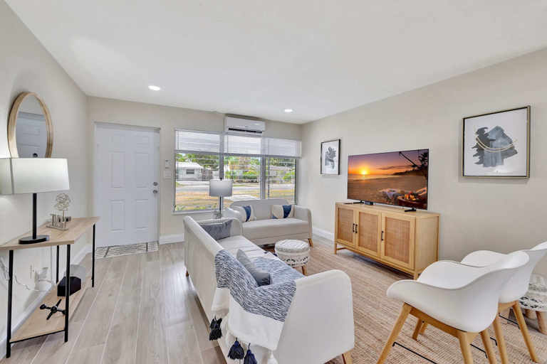 Others 4, Pompano Beach Bungalow for 5!, Broward