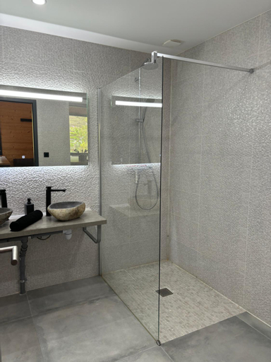Bedroom 3, Les Chalets Perce Neige & Jacuzzi privatif, proximite Gerardmer & La Bresse, Vosges