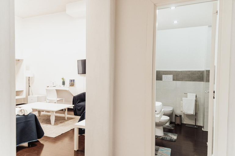 Bathroom 10