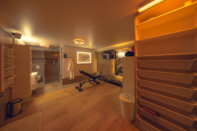 Others 3, Smart Luxury - Private Gym, Hot Tub & Sauna, Reykjanesbær