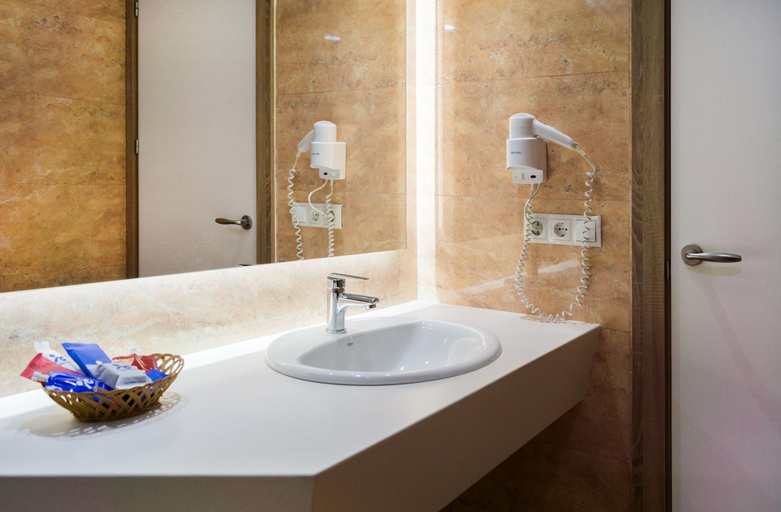 Bathroom 5, OLA Hotel Maioris - All Inclusive, Baleares