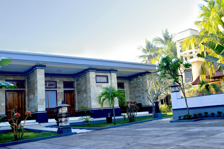 Exterior 3