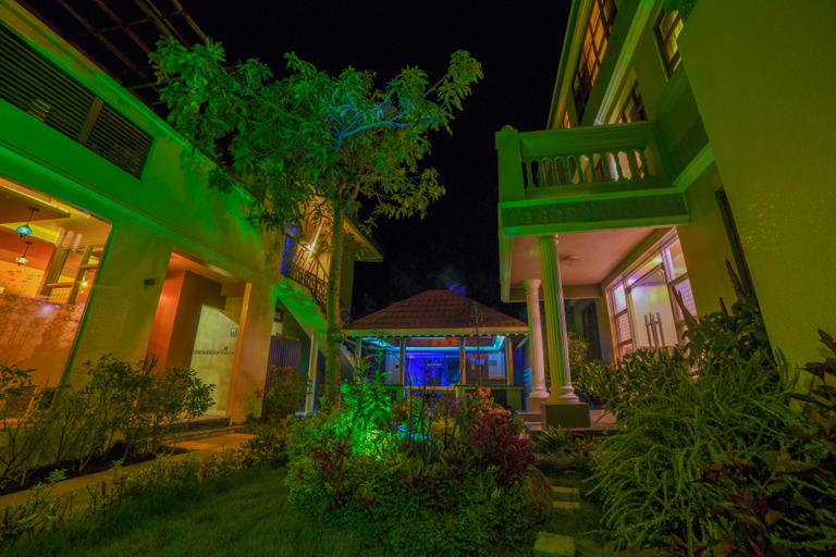 Exterior & Views