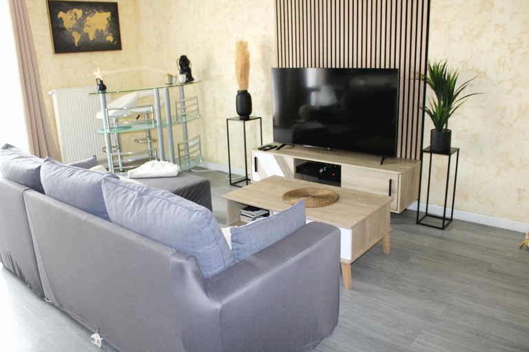 Cosy Appart - Balcon, parking, spacieux T2 - Proche Eurexpo Stade, Rhône