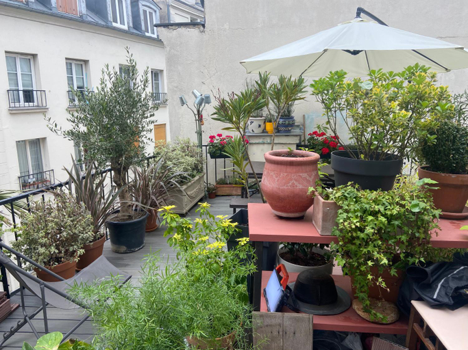 Others 4, Aux Terrasses de la Lune, Paris