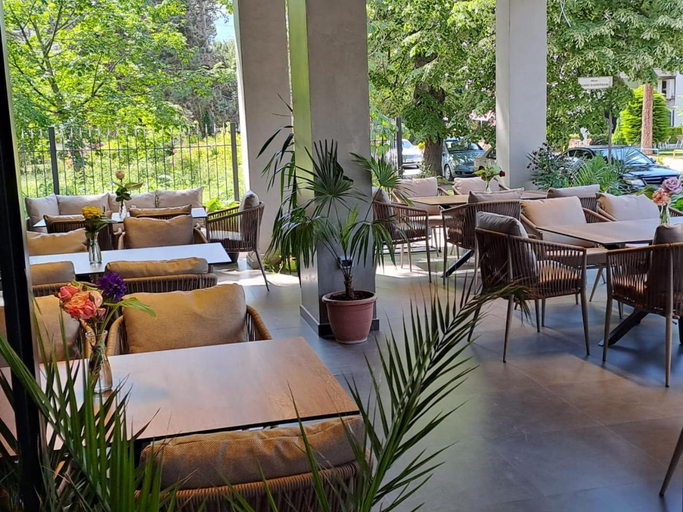 Others 5, Perla Hotel, Pogradecit