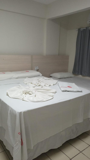 Others 5, Hotel Mundial, Patos