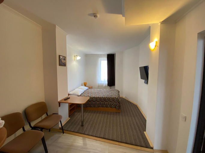 Bedroom 2, Autopark Hotel, Pustomytivs'kyi