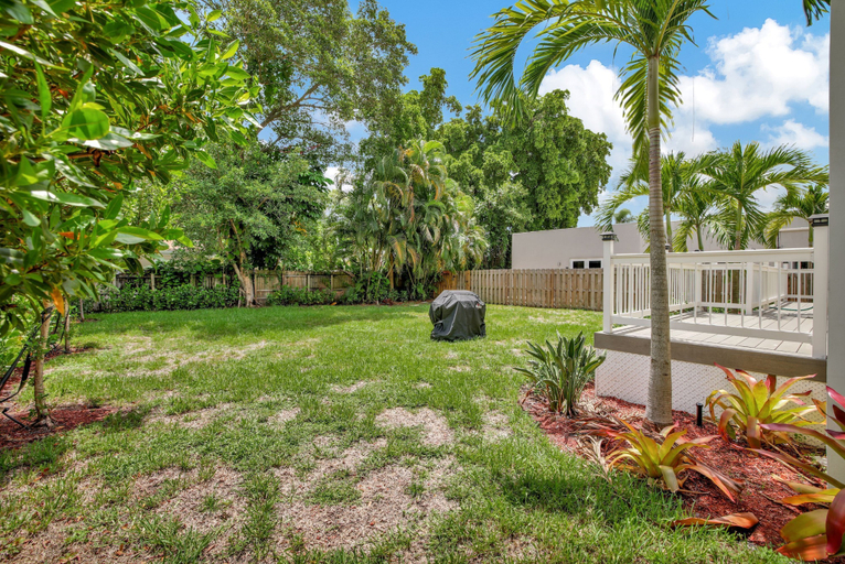 Exterior & Views 2, Sunshine Getaway Sleeps 4!, Broward