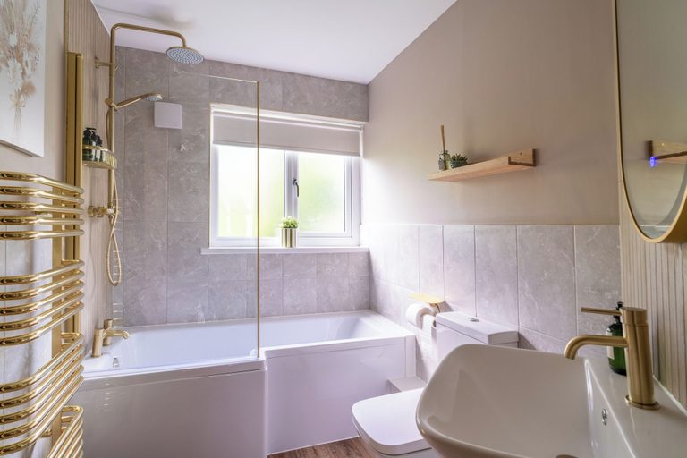 Bathroom 3, Cottage Cwtch, Neath Port Talbot