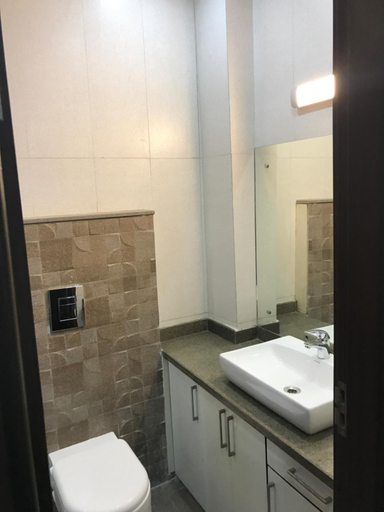 Bedroom 2, Hostmystay-3bhk Nehru place! Park, West