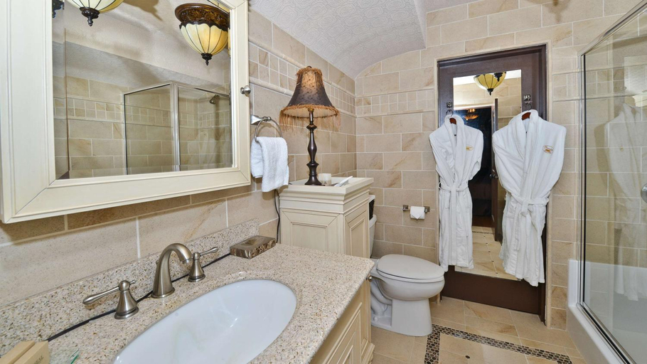 Bathroom 4, Prestige Rocky Mountain Resort, East Kootenay