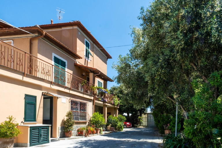 Exterior 11