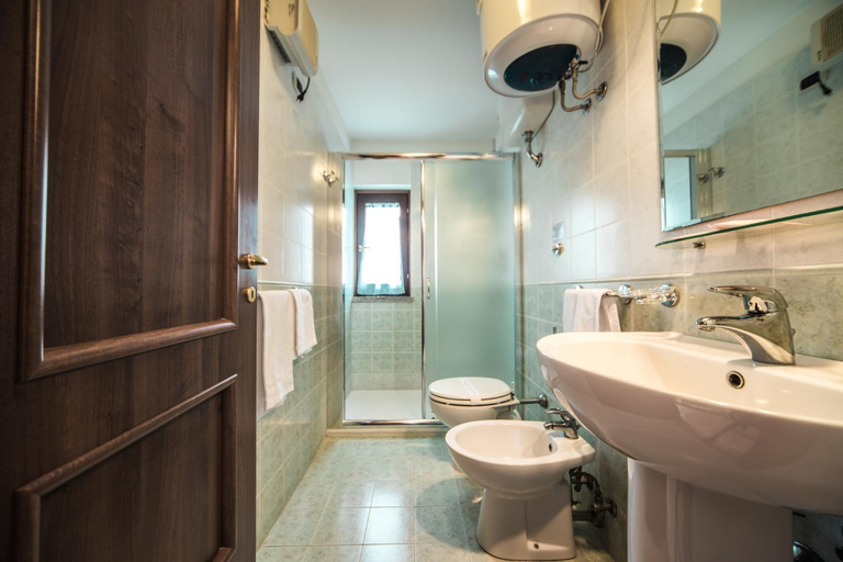 Bathroom 3, Borgo Venecca, Grosseto