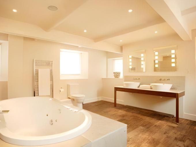 Bathroom 2, Russell's, Worcestershire