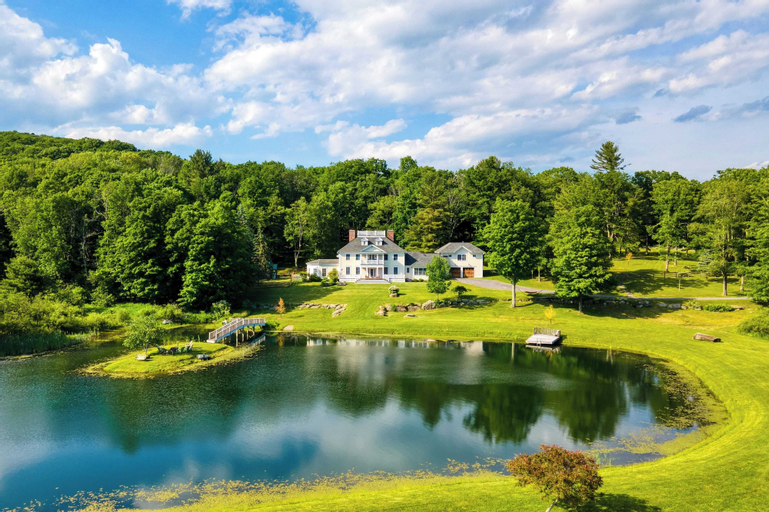 Secluded Berkshires Estate + Private Pond/pool,theater, Gym Sunny Pond, Columbia