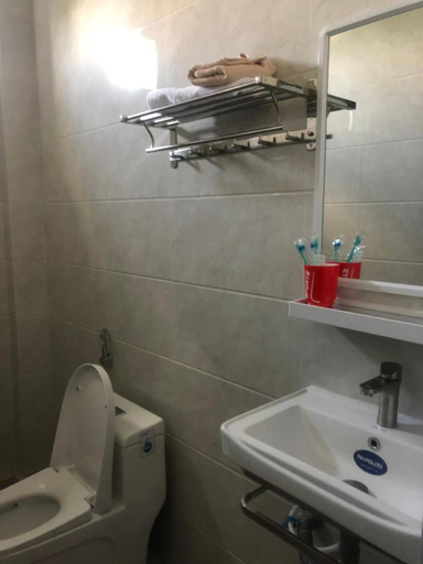 Bathroom 5, Nha Nghi A&Em, Định Quán