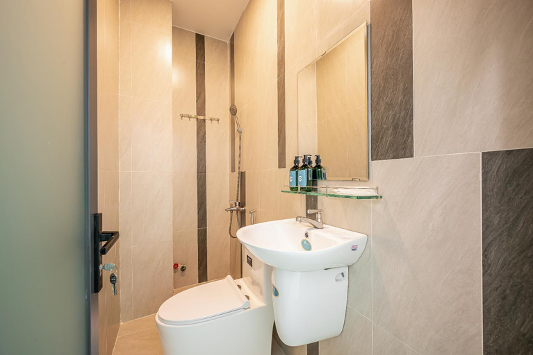 Bathroom 10