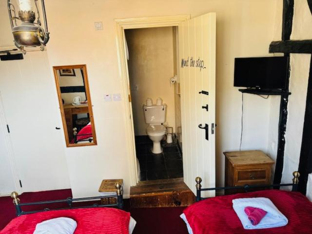 5, FARRIERS ARMS, Worcestershire