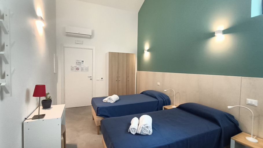 Bedroom 4, Bed and Bike Hostel, Bologna