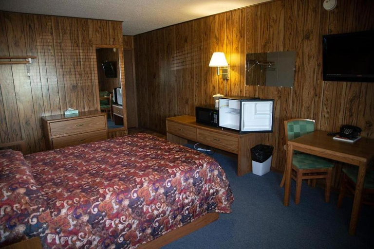 Others 3, ARTOS MOTEL, Wells