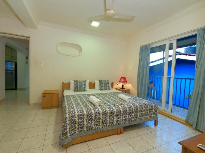 ROSSIO' Pool + Garden, Steps from Beach, North Goa